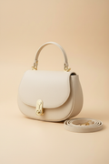 Sac à main Petra en cuir véritable blanc crème Made in Italy - vue principale avec bandoulière amovible et fermeture dorée élégante