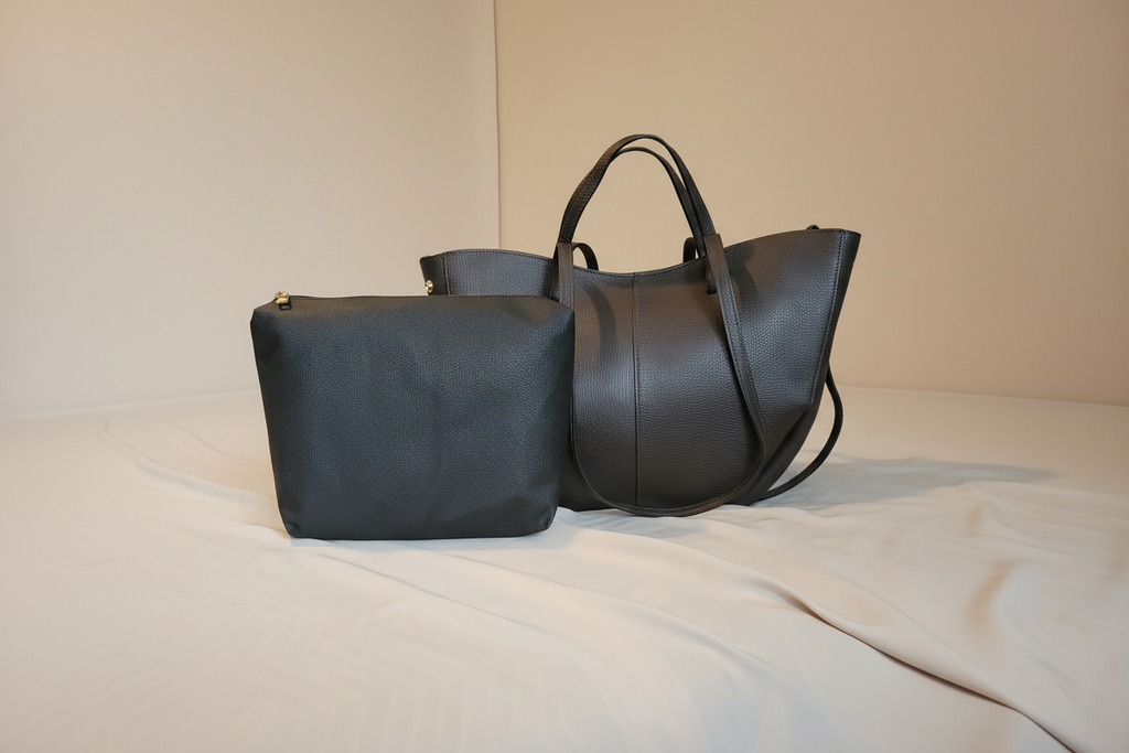 Sac cabas Göteborg noir en cuir véritable - détails des finitions artisanales italiennes et structure robuste avec anses renforcées