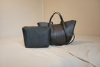 Sac cabas Göteborg noir en cuir véritable - détails des finitions artisanales italiennes et structure robuste avec anses renforcées