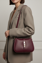 Sac Malmö bordeaux en cuir italien - porté épaule avec bandoulière réglable pour un style polyvalent et élégant